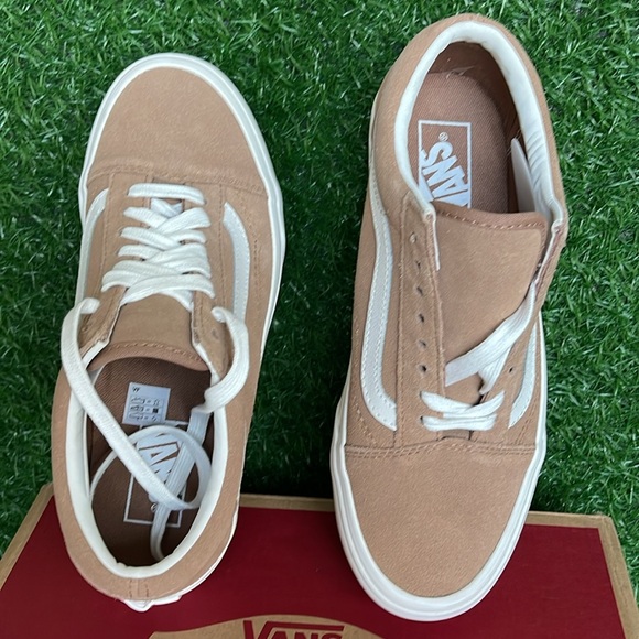 Vans WMNS Old Skool Stacked  Soft Suede Burro/True White 
VN0A7Q5MB69
Platforms - Picture 12 of 16